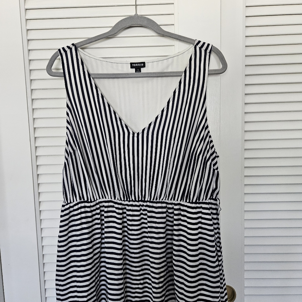 Torrid 100% Rayon Midi Blue & White Striped Tiered Sleeveless Dress size 1X - Picture 4 of 5